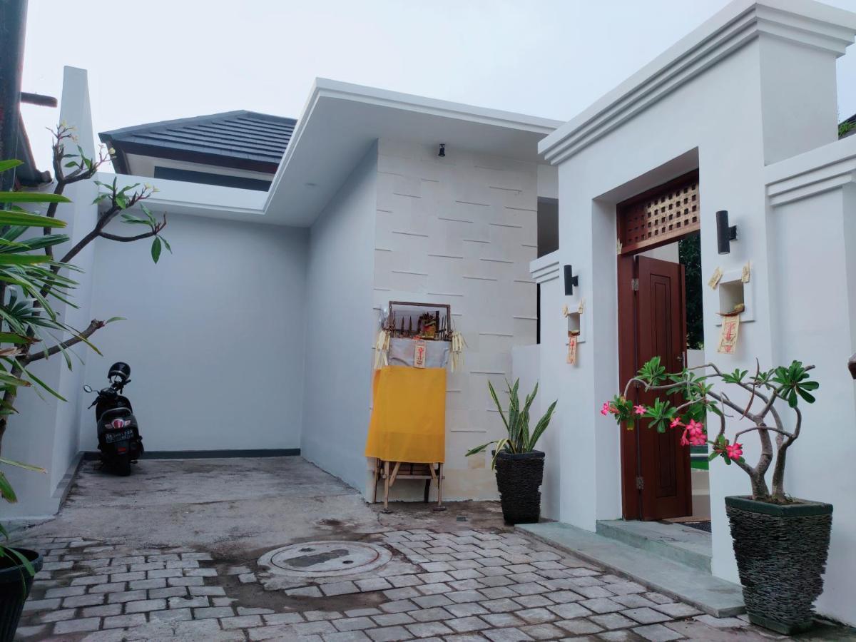 Pondok Denayu Homestay Kuta  Exterior photo