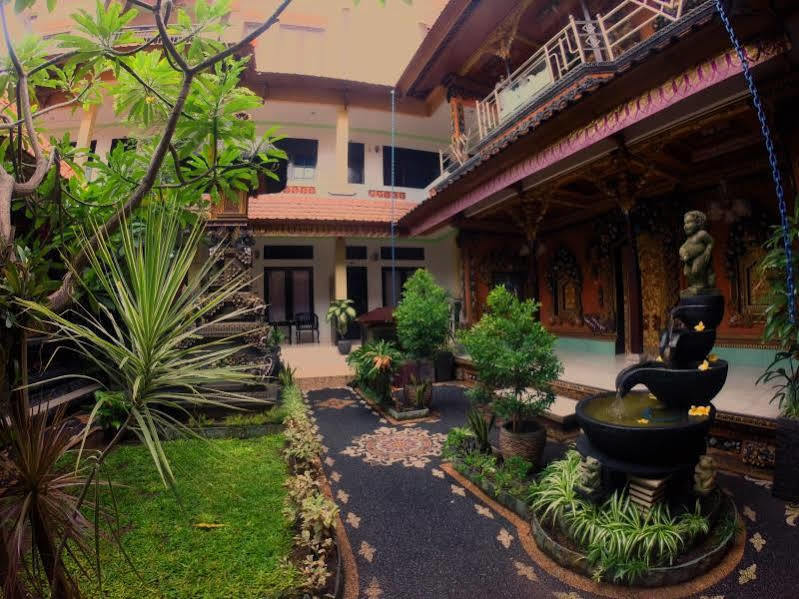 Pondok Denayu Homestay Kuta  Exterior photo