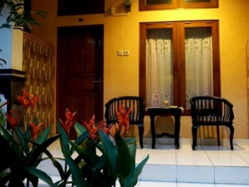 Pondok Denayu Homestay Kuta  Exterior photo